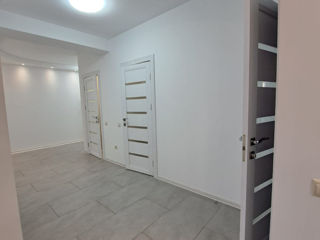 Apartament cu 2 camere, 71 m², Botanica, Chișinău foto 9