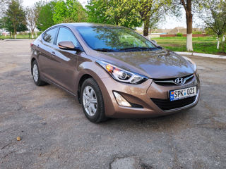 Hyundai Elantra foto 1