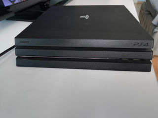 Vând PS4 PRO 1TB cu 10 discuri. foto 2