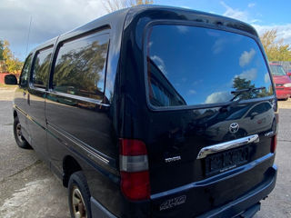 Toyota Hiace foto 3