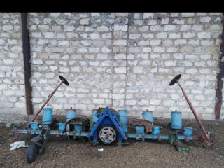 MTZ 102 . Agretatele aparte ,plug,discuri,stropitoare,samanatoare,cultivator foto 5