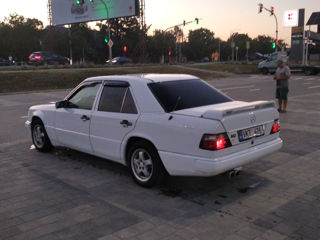 Mercedes Series (W124) foto 2