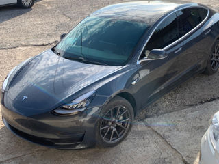 Tesla Model 3 foto 1