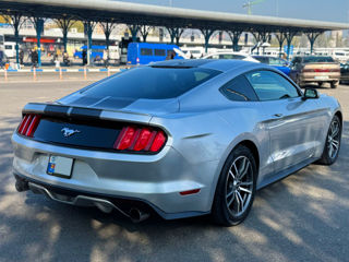 Ford Mustang foto 2