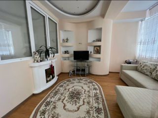 Apartament cu 2 camere, 76 m², Centru, Chișinău foto 3