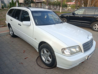 Mercedes C-Class foto 3