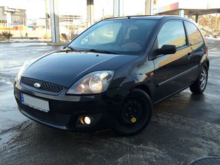 Ford Fiesta 3D foto 2