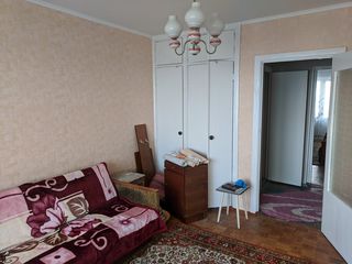 Se vinde, Apartament cu 3 odăi, seria Varnițkaia, Etaj 9/9, 72m foto 3