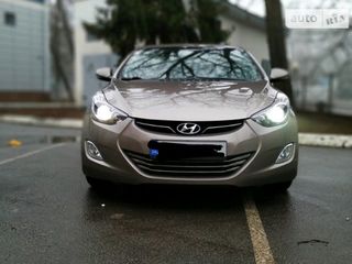 Hyundai Elantra foto 1