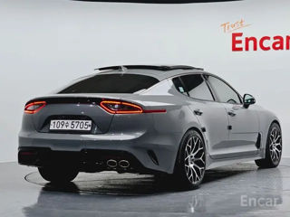 KIA Stinger foto 2