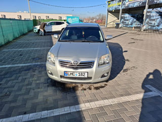 Toyota Avensis foto 2