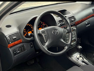 Toyota Avensis foto 13
