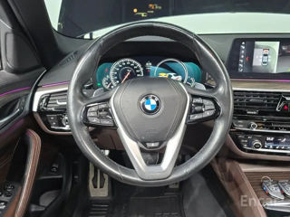 BMW 5 Series foto 8