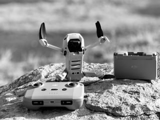 De vânzare: Dronă DJI Mini 2 Fly More Combo – Stare ideală! foto 4