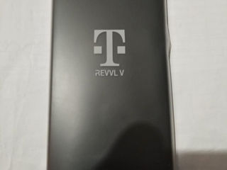 Продам новый телефон  REVVL V