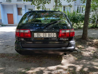 Toyota Carina foto 2