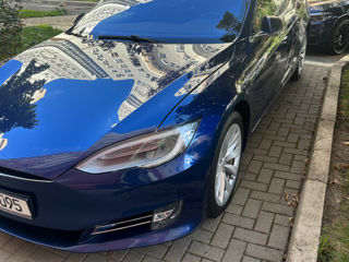 Tesla Model S foto 2