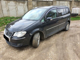 Volkswagen Touran foto 2