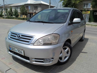 Toyota Avensis Verso foto 4