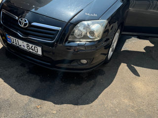 Toyota Avensis foto 2