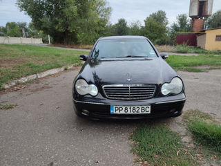 Mercedes C-Class foto 2