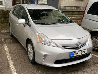 Toyota Prius v