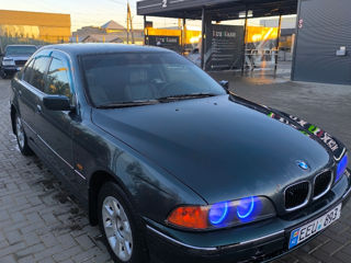 BMW 5 Series foto 2