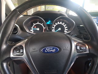 Ford Fiesta foto 9