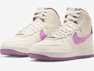 Nike Air Force 1 in ivory and violet foto 1