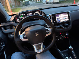 Peugeot 208 фото 2