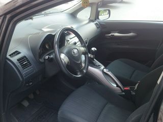 Toyota Auris foto 1