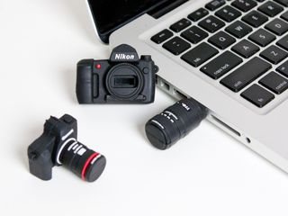 Новая usb флэшка(16GB) фотоаппарат Nikon foto 1
