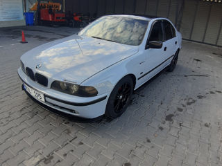 BMW 5 Series foto 1