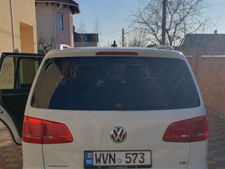 Volkswagen Touran foto 2