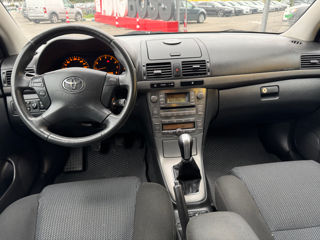 Toyota Avensis foto 8