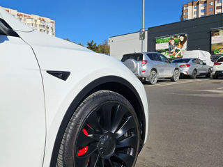 Tesla Model Y foto 7