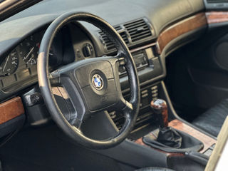 BMW 5 Series foto 10