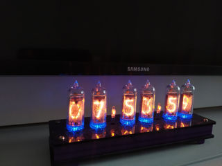 Сделанные вручную, уникальные, теплые, ламповые часы "Nixie clock" на винтажных ламповых индикатора. foto 5