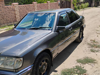 Mercedes Series (W124) foto 7