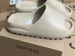 Yeezy slides bej foto 2