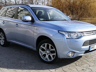 Mitsubishi Outlander foto 2