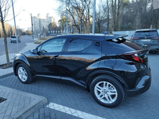 Toyota C-HR foto 2