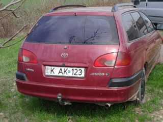 Toyota Avensis foto 10