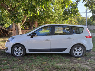 Renault Grand Scenic foto 2