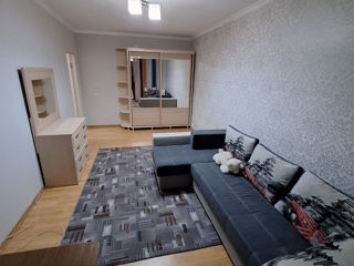 Apartament cu 2 camere, 70 m², Botanica, Chișinău foto 1