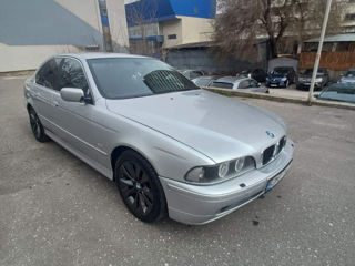 BMW 5 Series foto 2