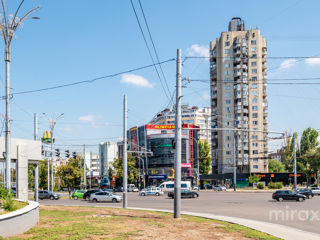 Se vinde spațiu comercial pe bd. Dacia, Botanica, Chișinău foto 2