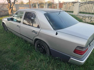 Mercedes Series (W124) foto 1