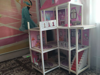 Отличный домик для Принцессы, барби и маленьких кукол! foto 1