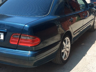 Mercedes E-Class foto 4
